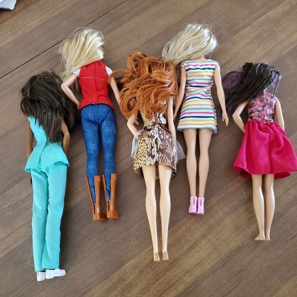 Lot Of 5 Barbie Dolls 4 Barbies & A Skipper - Picture 2 of 7